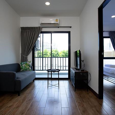 Room 36 Service Apartment Bangkok Exteriör bild