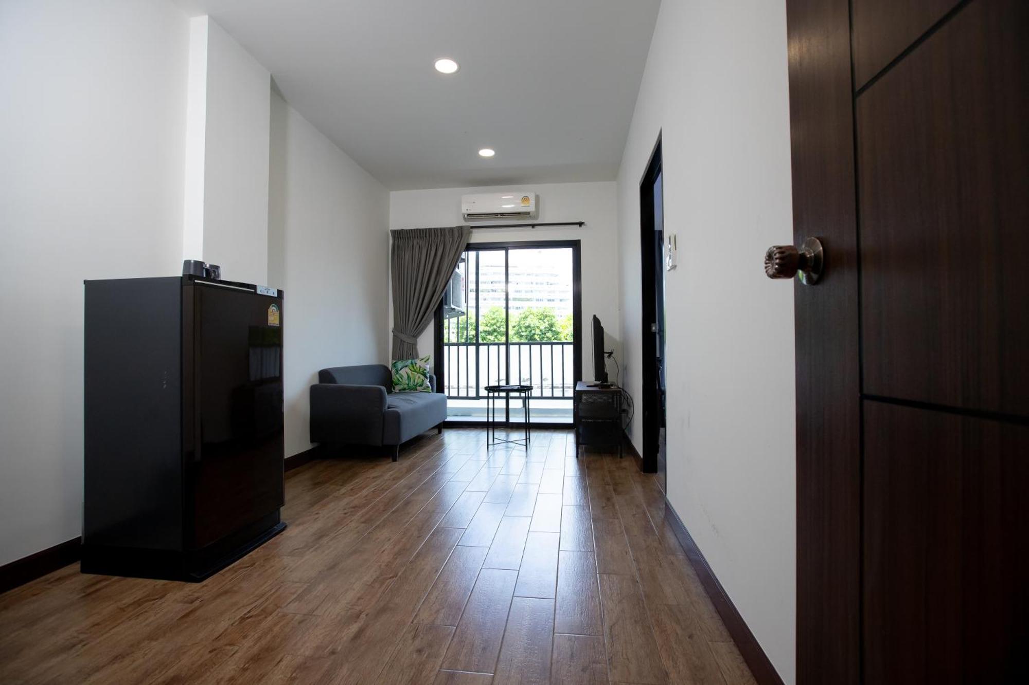 Room 36 Service Apartment Bangkok Exteriör bild