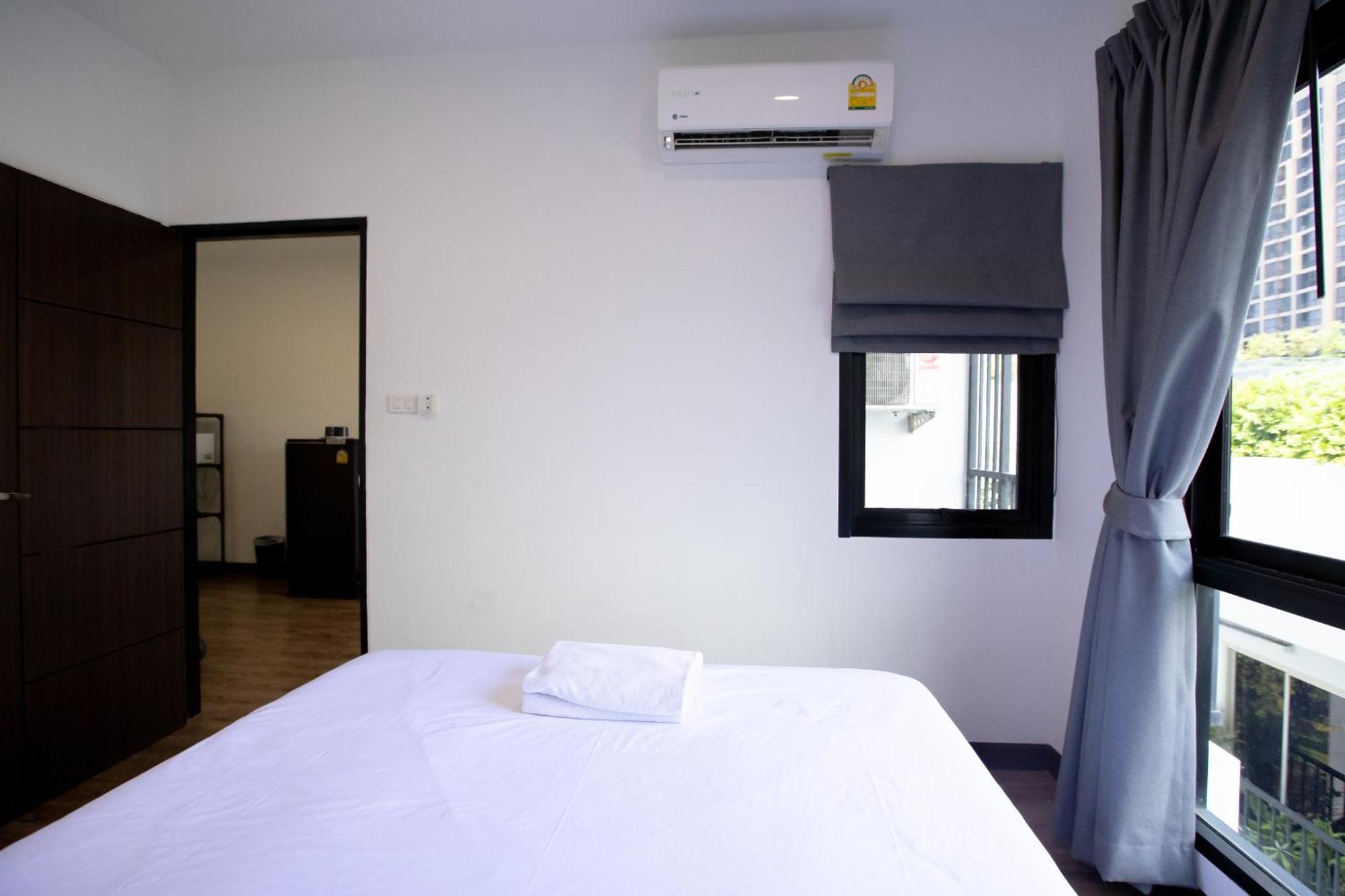 Room 36 Service Apartment Bangkok Exteriör bild